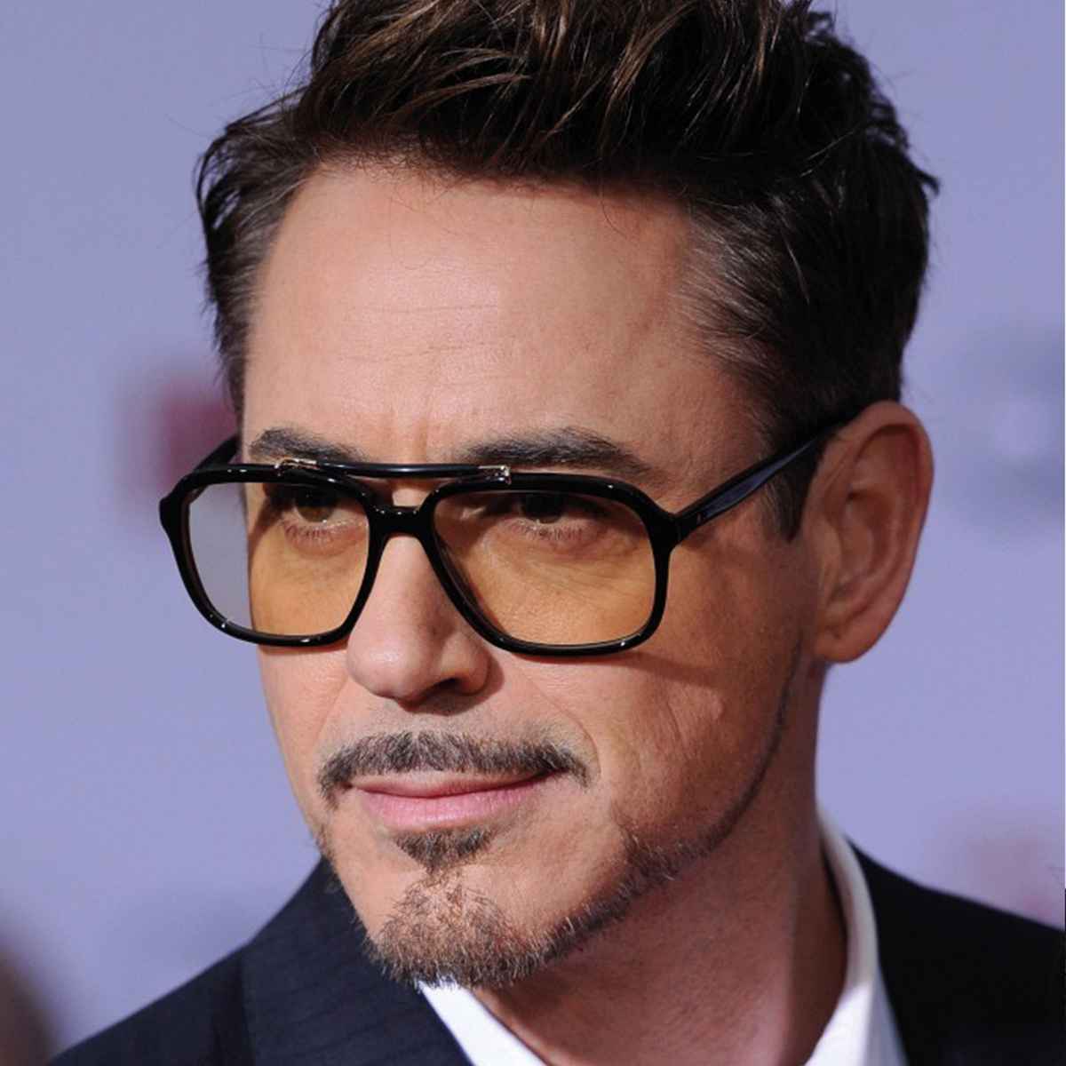 Robert Downey Jr wears black aviators with tinted lenses on the red carpet