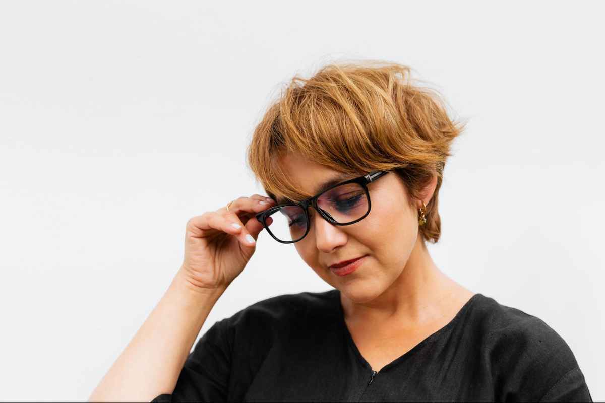 woman wears black glasses