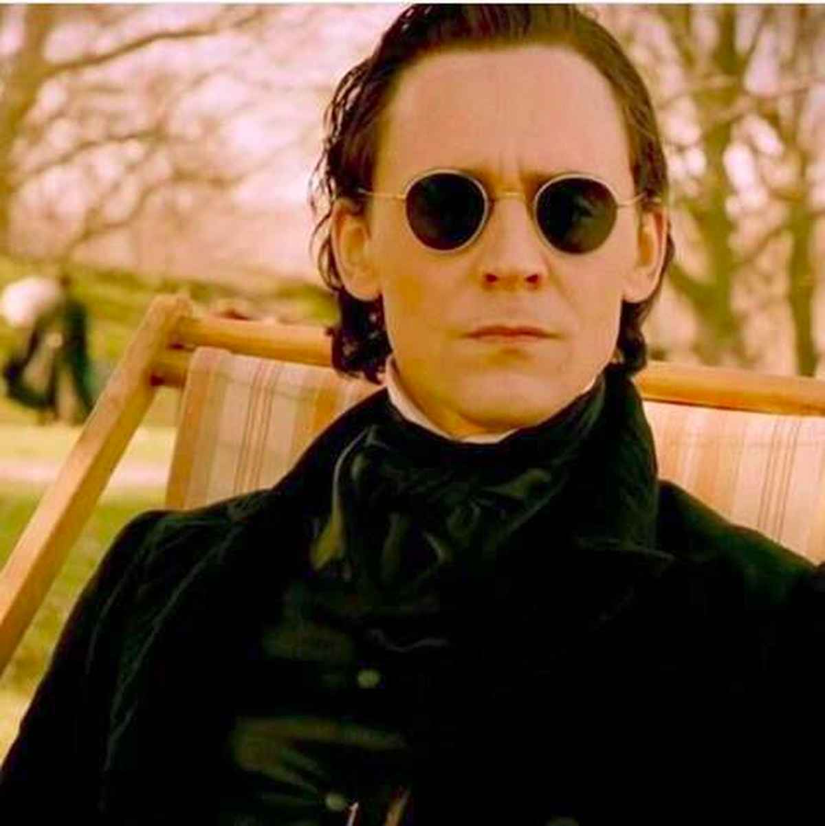 tom hiddleston wears round metal glasses in crimson peak as sir thomas sharpe