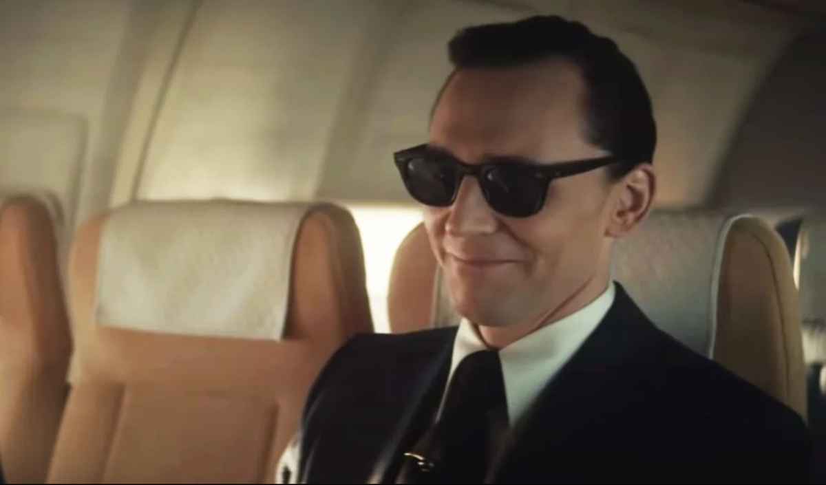 tom hiddleston wears wayfarers sunglasses as db cooper