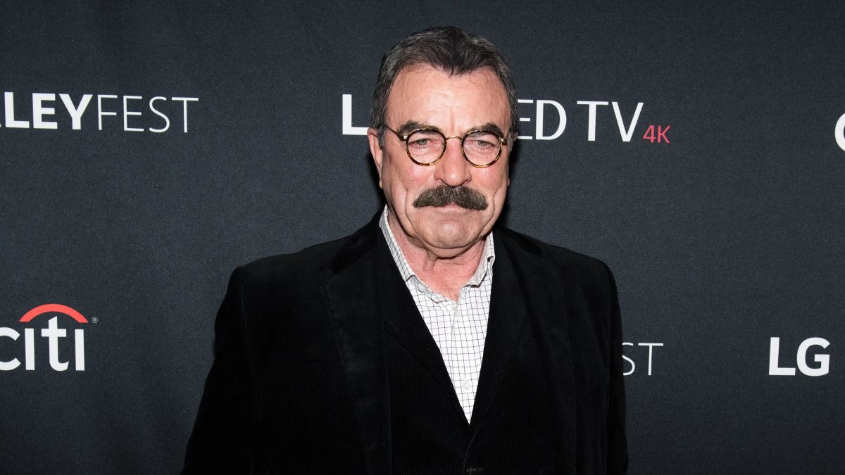 tom selleck looking fine in glasses