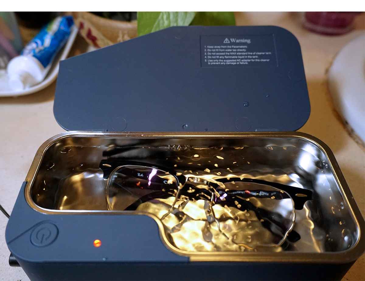 an ultrasonic cleaning device for eyeglasses
