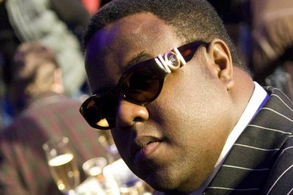 Biggie wearing the Versace glasses 424