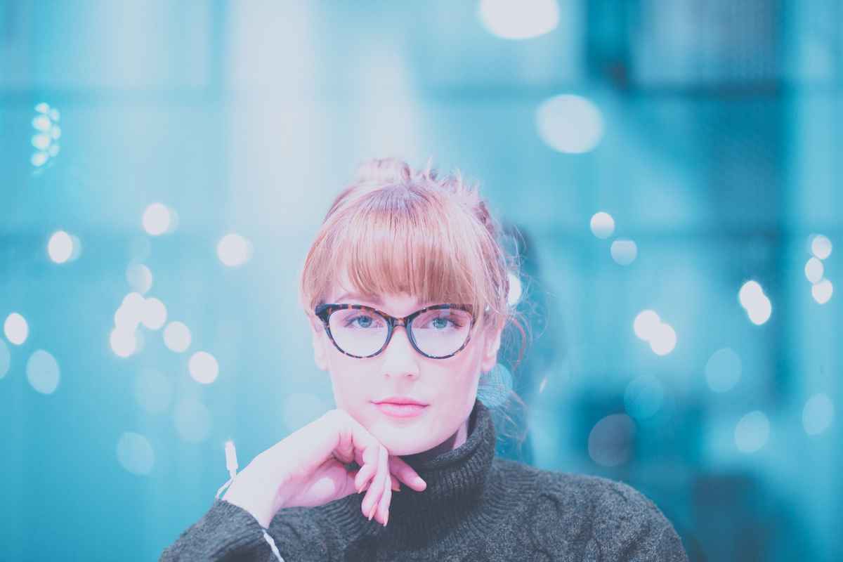 Versatile cat-eye glasses that complement both round and angular faces