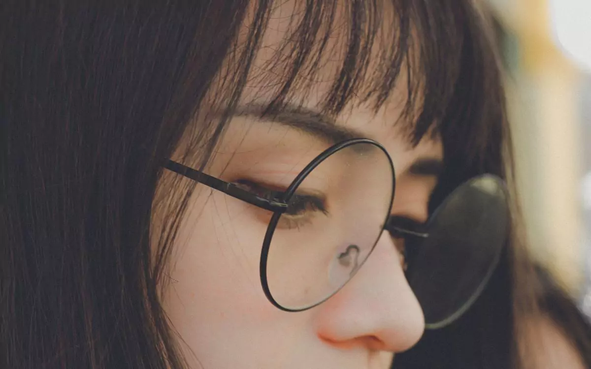asian woman wears round glasses that flatter her small face