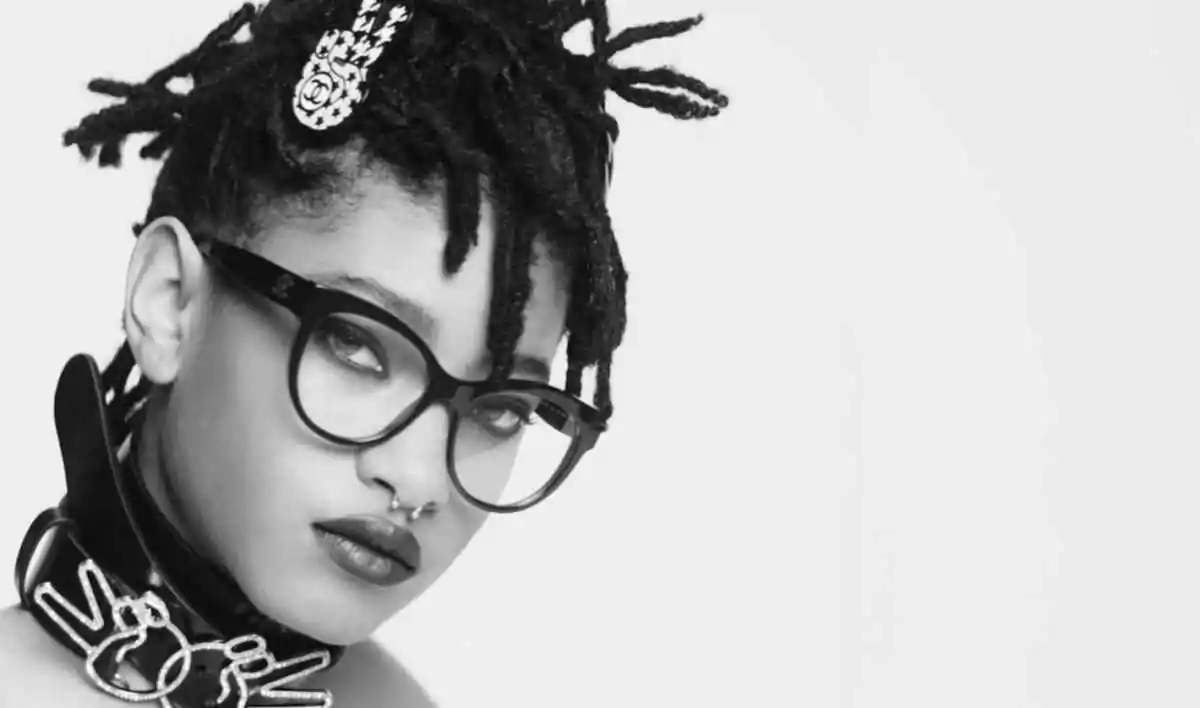 Willow Smith wears full-rimmed black glasses